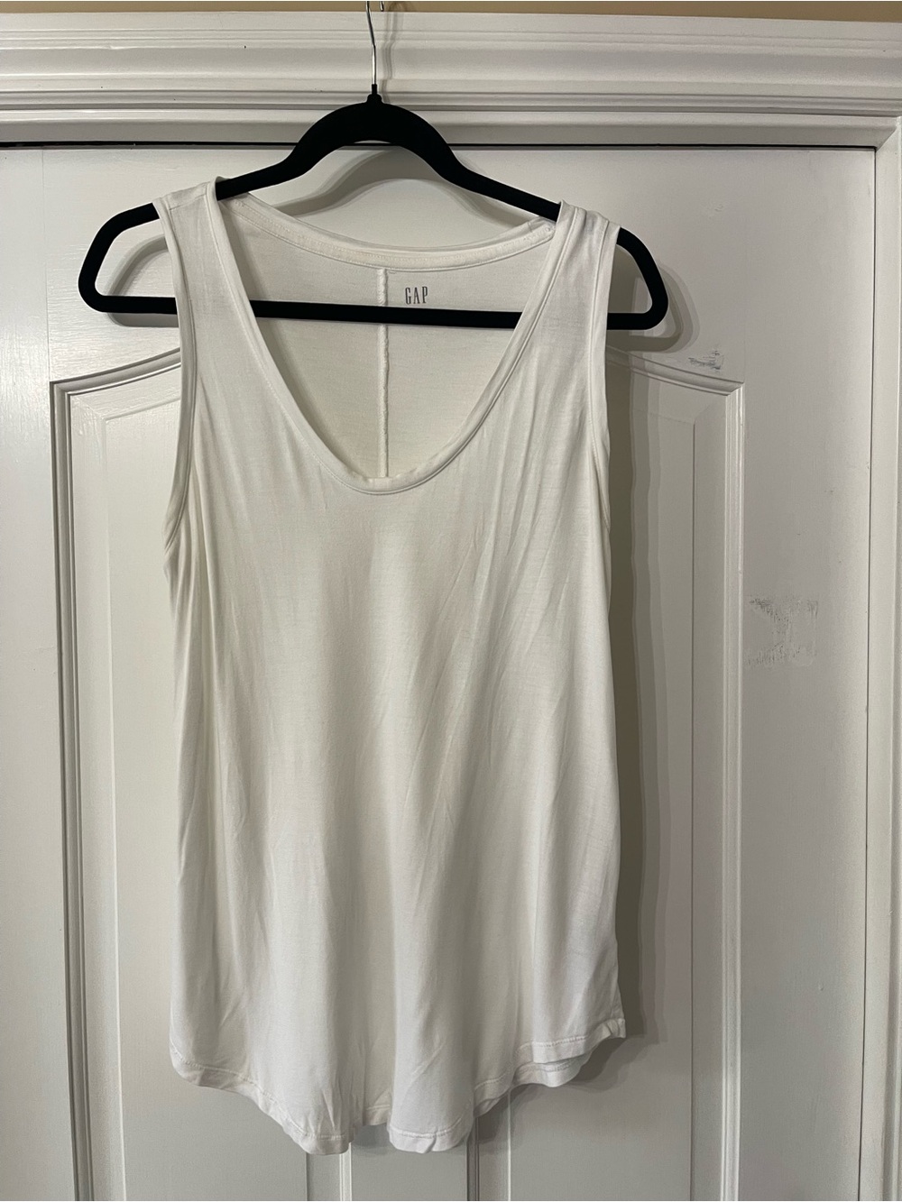 GAP White Scoop Neck Tank Top